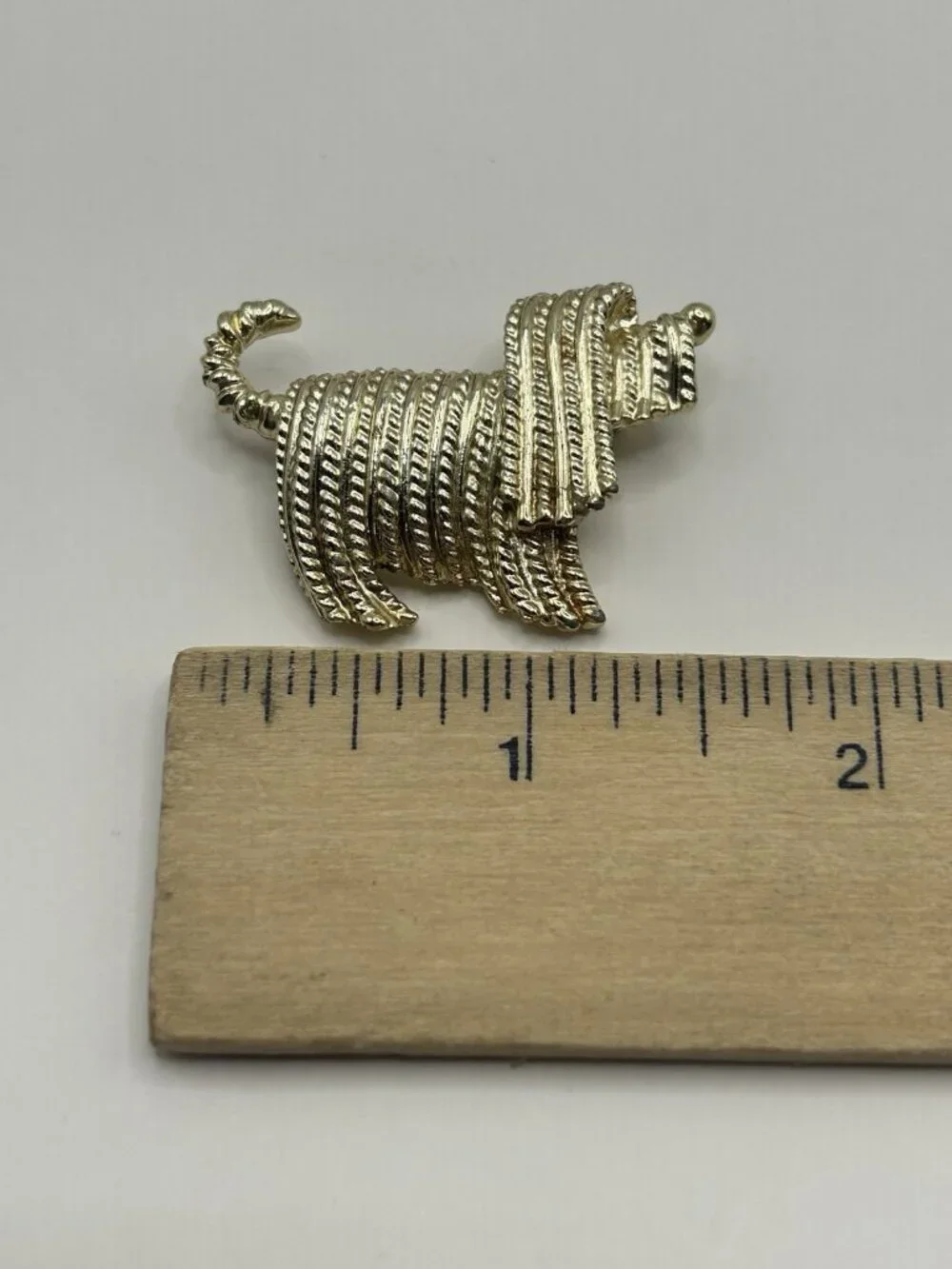 Vintage SARAH COVENTRY Signed Gold Tone Shaggy Dog Brooch Pin 1.5